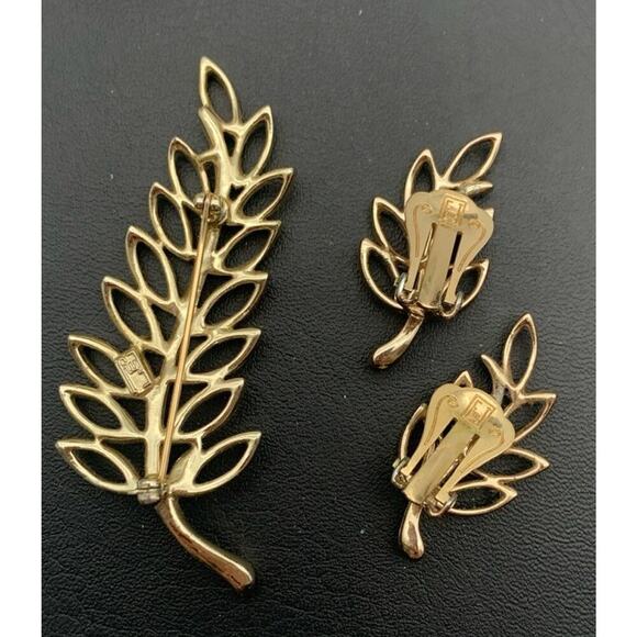 Vintage EmJ Emmons Gold Tone Fern Shaped Brooch W/ Clip On Earrings Set Marked - Picture 5 of 5
